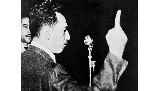 Jorge Amado discursando em comício em São Paulo em 1946