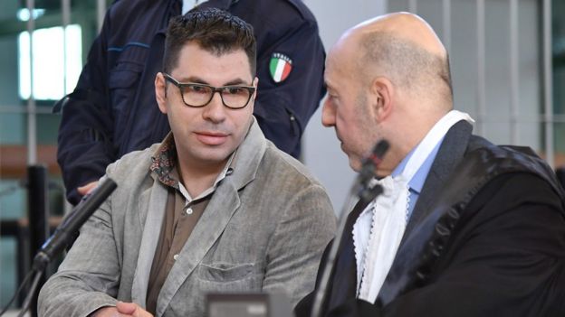 Valentino Talluto junto a su abogado en el juicio.