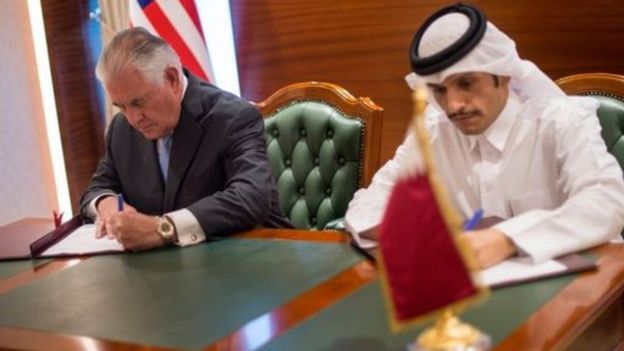 Rex Tillerson, secretario de Estado de Estados Unidos, y el canciller de Qatar, Sheik Mohammed bin Abdulrahman al Thani