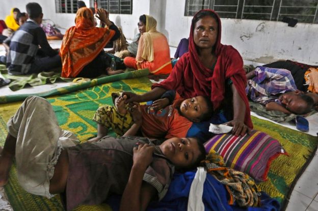 Bangladeshi villagers take refuge in a cyclone shelter following an evacuation by authorities in the coastal villages of the Cox's Bazar district on 29 May 2017.