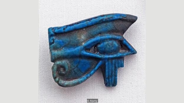 escultura com olho de horus