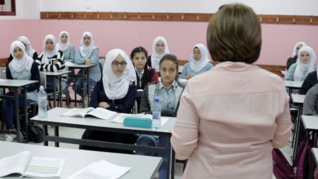Alunos em uma aula em Ramallah
