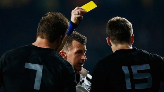 Nigel shows the yellow card to Ben Smith of New Zealand during the 2015 Rugby World Cup final