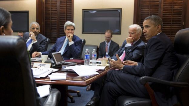 Barack Obama en reunión con su gabinete (Joe Biden, John Kerry, Eric Holder)