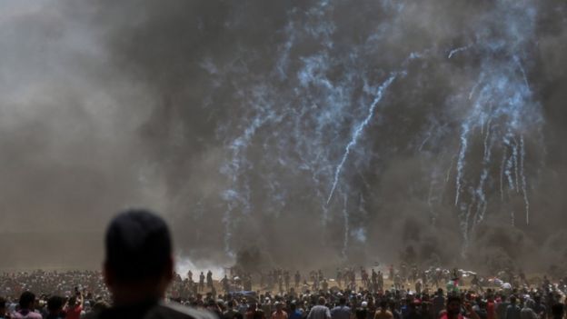 Confronto entre palestinos e israelenses em Gaza em 14 de maio de 2018