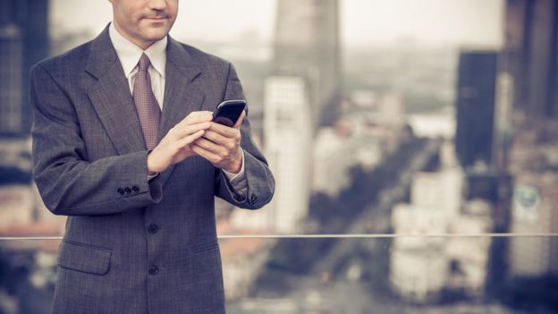 Executivos com grande carga de trabalho procuram mais ajuda, diz pesquisadora