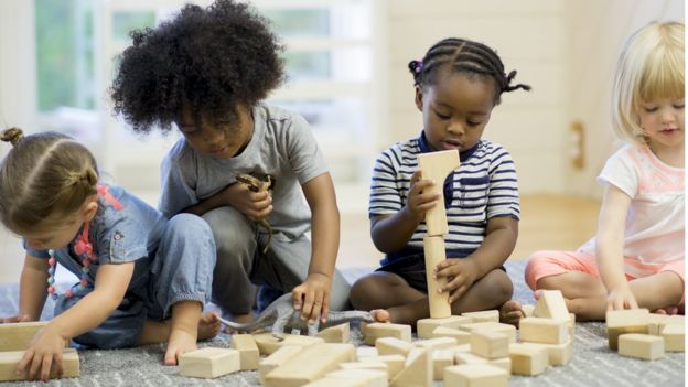 toddlers with bricks