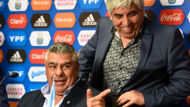 Moyano y Claudio "Chiqui" Tapia.