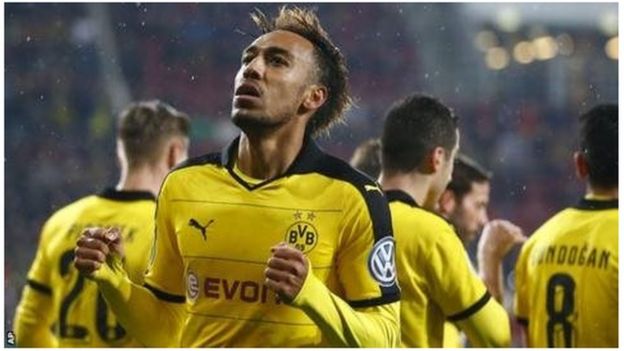 Mshambuliaji Pierre-Emerick Aubameyang, 28, amesema kuwa hakutaka kuondoka Borussia Dortmund ili kujiunga na ligi ya China. (Daily Mail)