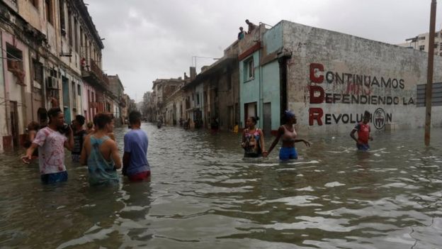 Inundaciones en calles de La Habana