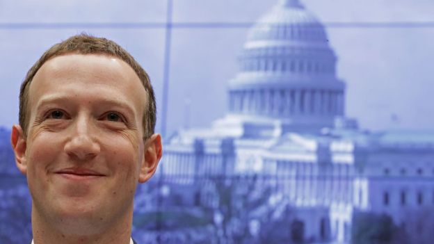 Из-за скандала вокруг Camdridge Analytica глава Facebook Марк Цукерберг был вынужден давать показания в конгрессе США