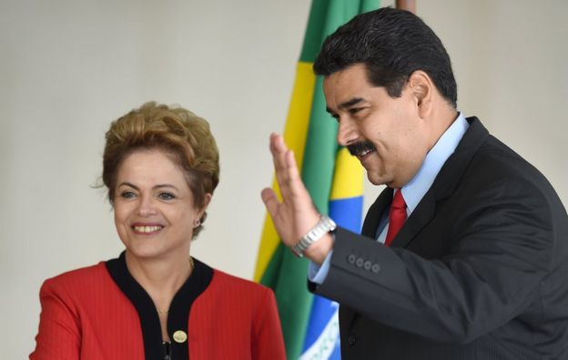 La ya expresidenta de Brasil Dilma Rousseff (izquierda) y el presidente venezolano Nicolás Maduro.