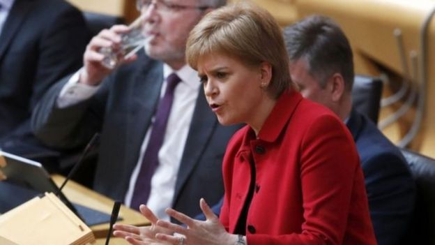 Nicola Sturgeon waxay sheegatay in ay rabto in wadahadal micne leh ay la gasho Ingiriiska