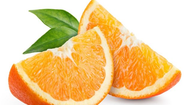 Dos gajos de naranja