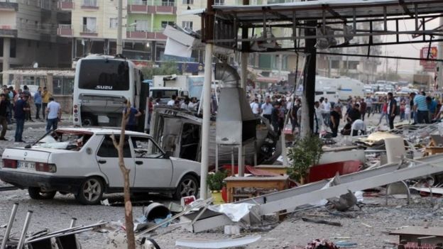 The bomb site in the town of Kiziltepe (10 August 2016)