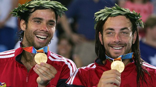Fernando González (izquierda) y Nicolás Massú