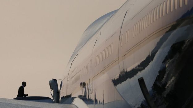 Diyaaradda Air Force One ee hadda dhererkeedu waa in kabadan 60ft midda la rabo in lagu badalo ayaase ka sii dheeraan doonta