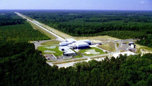 LIGO'nun Louisiana'daki laboratuarında 4 kilometrelik boru hatları kurulmuştu.