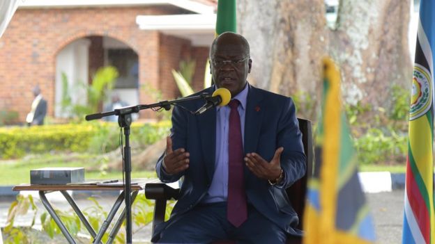 Dkt Magufuli akiwa katika makazi ya Rais wa Uganda yaliyopo Masaka-Uganda