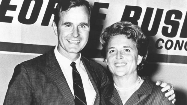George H.W. Bush y Barbara Bush de jóvenes.
