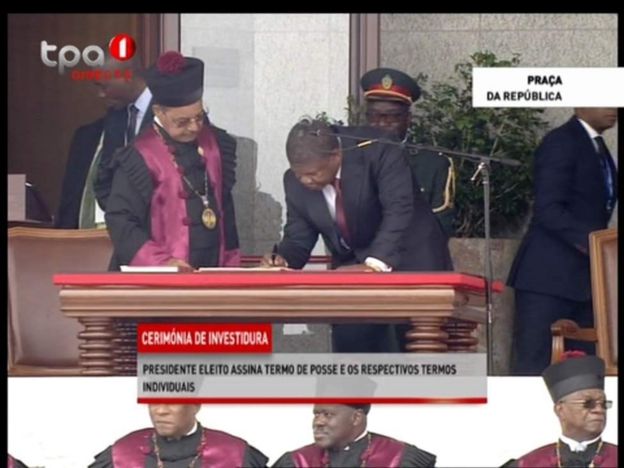 Joao Lourenco alikula kiapo baada ya chama tawala cha MPLA kushinda uchaguzi.