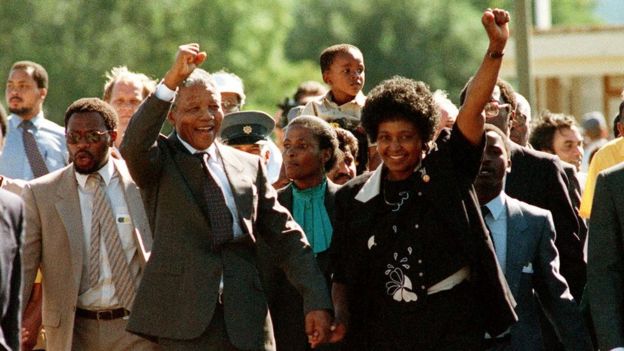 ANC leader Nelson Mandela and wife Winnie raise fists upon his release from Victor Verster prison, 11 February 1990 in Paarl