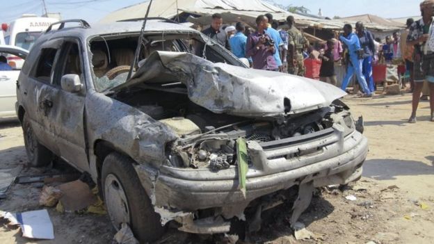 A car destroyed in the Mogadishu explosion (19 February 2017)