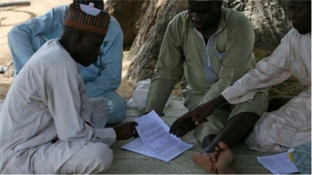 Les parents d'élèves et les autorités locales ont établi une liste de 110 écolières portées disparues.