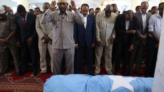 Masaajid ku yalla madaxtooyada ayaa salaadda janaasada lagu tukaday