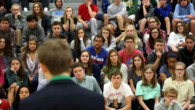 Foro con estudiantes de Kansas.