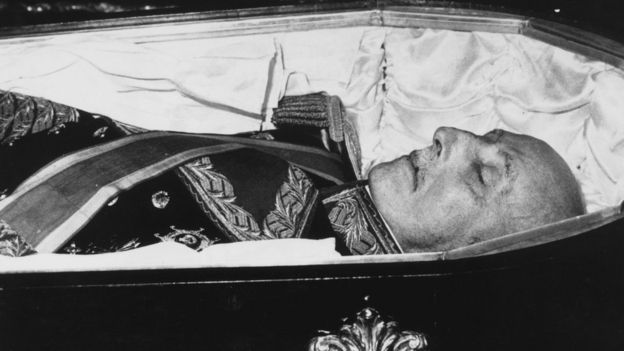 Francisco Franco muerto.