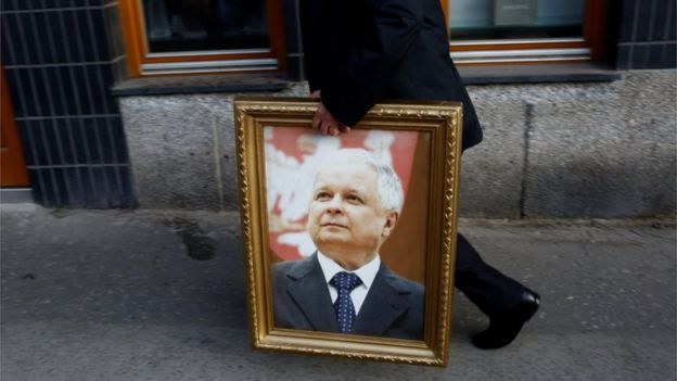 Cuadro con la foto de Lech Kaczynski