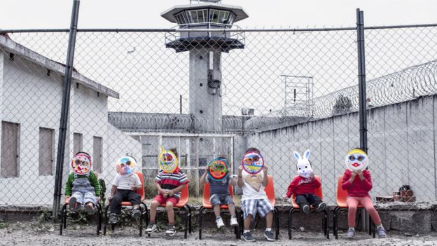 Niños dentro de la penitenciaría de Santa Martha Acatitla