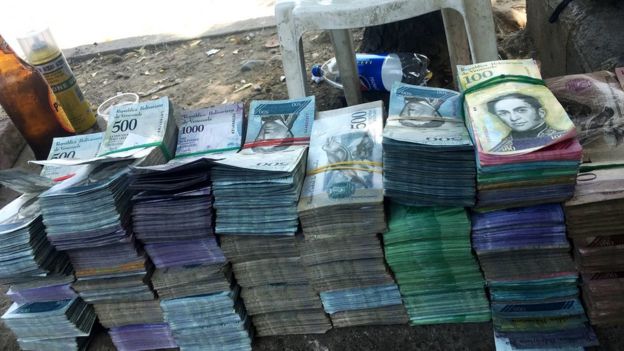 Dinero venezolano. (Foto: Boris Miranda)