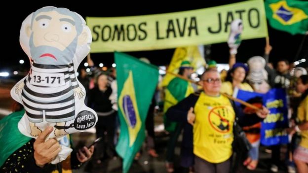 Lula da Silva es condenado a 9 años y medio de prisión por corrupción _96913015_a8cf89c9-c9da-4642-a811-fe161c9858fa