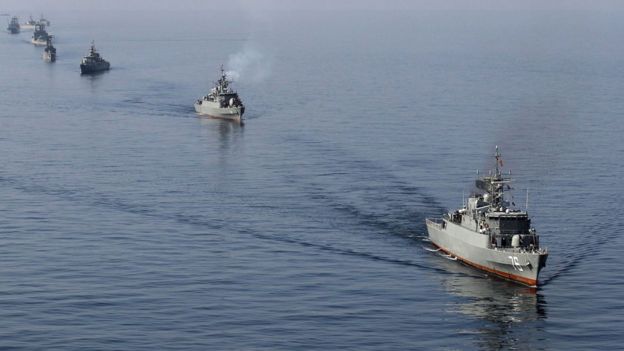 Barcos de Irán en el estrecho de Hormuz