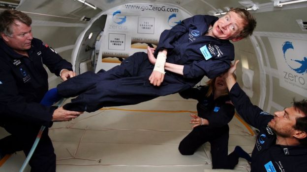 Hawking experimentando gravidade zero