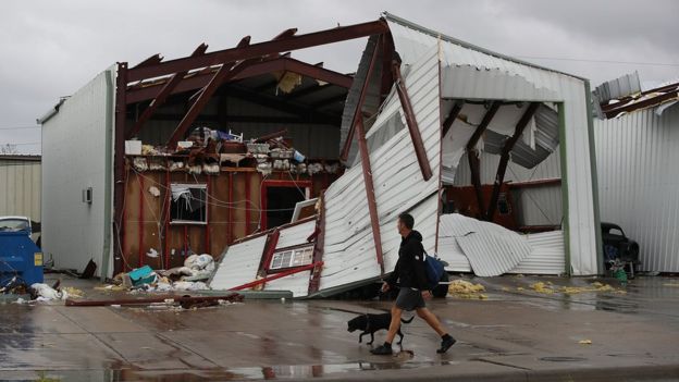Un edificio dañado por Harvey en Rockport, Texas