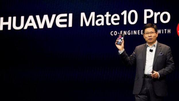 Uno de los directivos de Huawei, Richard Yu, en una presentación durante el congreso de tecnología CES 2018 en Las Vegas.