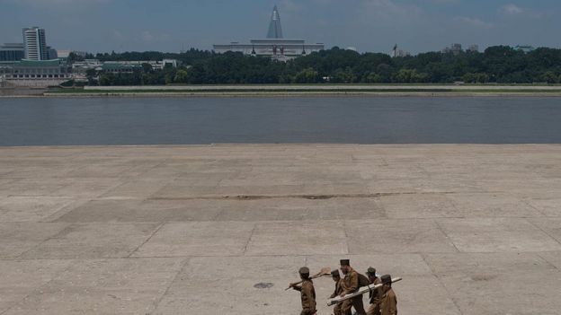 Una vista de Pyongyang con el hotel Ryugyong