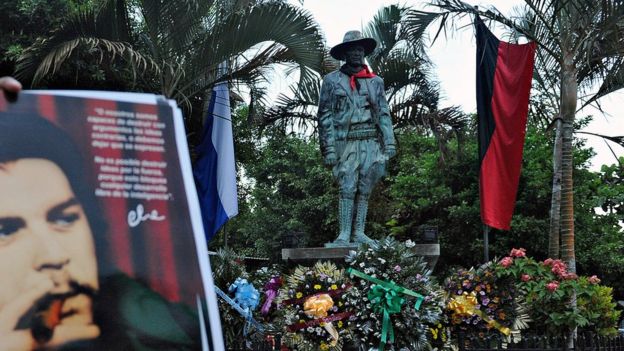 Estatua de Sandino en Niquinohomo en 2010.