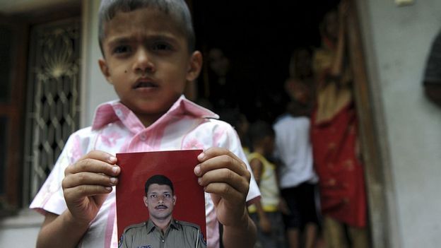 காணாமல்போன தந்தைக்காய் ஏங்கும் மகன்