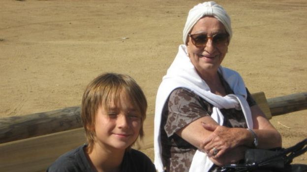 Laura Sáenz con su nieto Simón. (Crédito: Laura Sáenz)