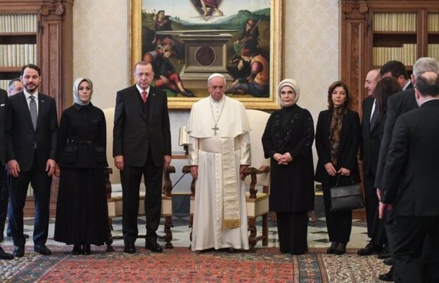 Cumhurbaşkanı Recep Tayyip Erdoğan ve beraberindeki heyet Papa Francesco ile birlikte