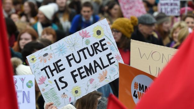 Marcha das mulheres para celebrar o Dia da Mulher em Londres