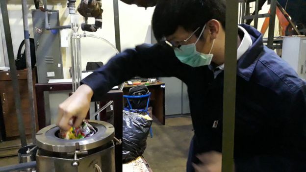 Reaktor Pirolisis dapat mengolah sampah plastik rumah tangga, seperti bungkus mi instan, bungkus kopi, dan kemasan plastik berjenis polypropylene (PP) lainnya.