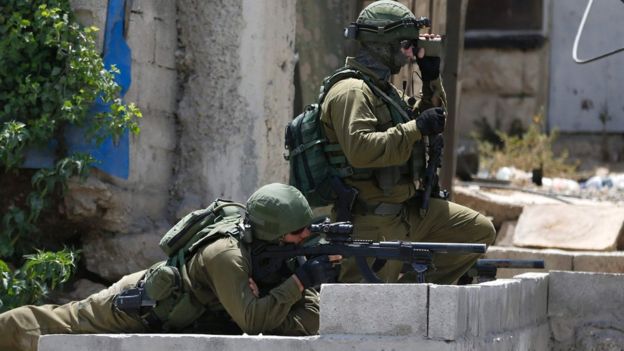 الرئيس الفلسطيني يعلن تجميد كل الاتصالات مع إسرائيل حتى وقف الإجراءات الأمنية التي فرضتها على الأقصى