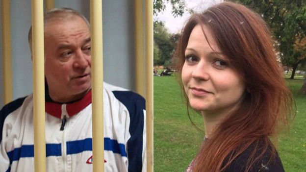 Cựu điệp viên Nga Sergei Skripal (trái)