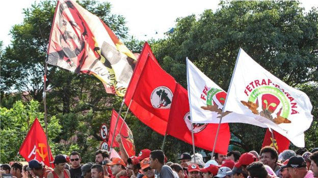 Simpatizantes de Lula, en un acto de protesta en Porto Alegre.