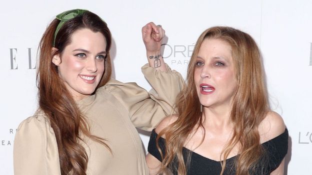 LA NIETA DE ELVIS PRESLEY TRIUNFA EN EL CINE Riley Keough y su madre, Lisa Marie Presley.